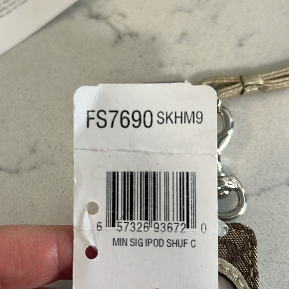 Coach Collector Alert. iPod shuffle case NWT - Picture 7 of 8